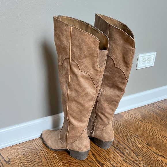 Fergalicious Women's Bata Boot in Sand Size 8.5 - Picture 7 of 8